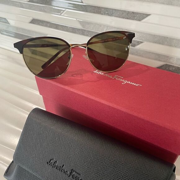 NIB SALVATORE FERRAGAMO SF2201S-723-53 Ladies Sunglasses - Picture 8 of 9